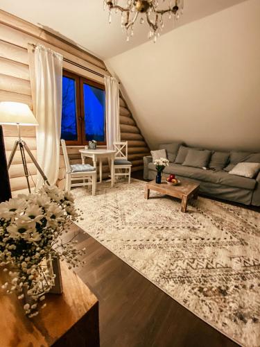 Sielski dom z basenem w Rydzewie in Paprotki