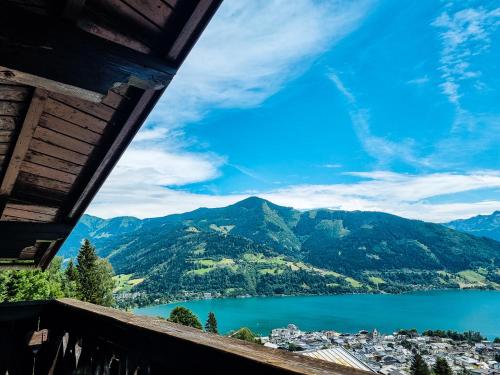 Apartment with Lake View