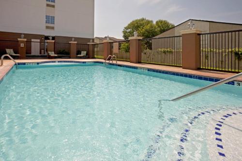 Candlewood Suites Victoria