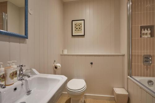 Mercure Newbury Elcot Park Hotel - image 11