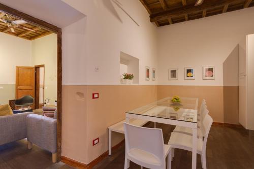 5-Bedroom Holiday Apartments in Campo de Fiori - image 7