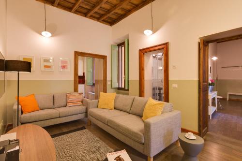 5-Bedroom Holiday Apartments in Campo de Fiori - image 10