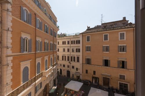 5-Bedroom Holiday Apartments in Campo de Fiori - image 3