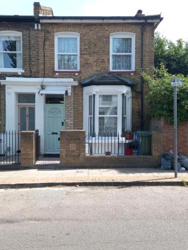 Bubblesbnb- 4 Bedroom House gîte à louer Peckham Rye Junction