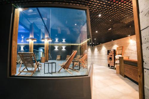 Peldbaseins, Hotel Posta in Bagvdanari