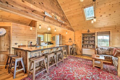 Lakefront Cottage Boat Dock, Patio and Kayaks! in Oxford