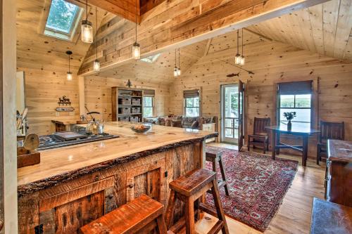 Lakefront Cottage Boat Dock, Patio and Kayaks! in Oxford