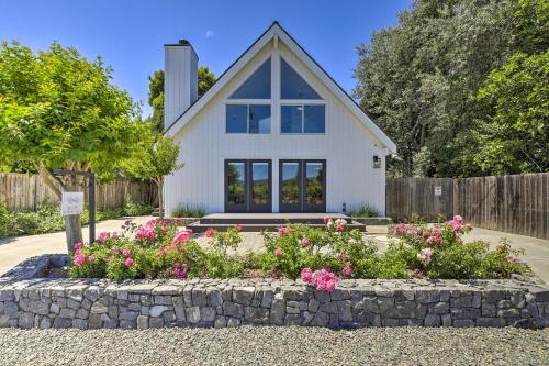 Luxe Wine Country Getaway with Vineyard Views