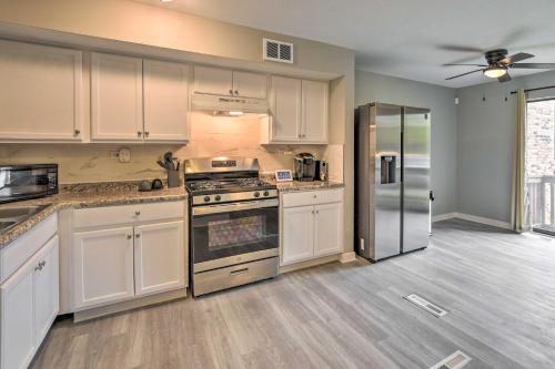 Schaumburg Townhome about 30 Miles to Chicago! in Schaumburg, USA