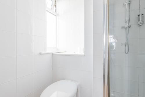 Standard Double Room image 10
