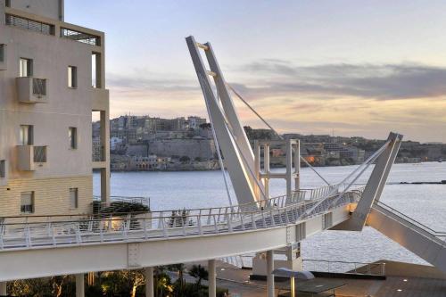 Stylish 2BR Apt in Valletta by Buena Vista - image 5