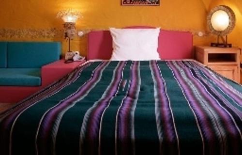Hip Hotel - image 4