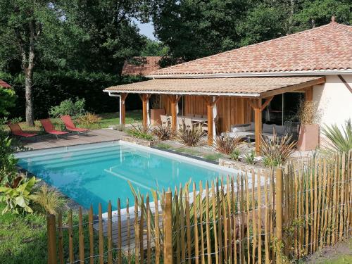 Magnifique villa avec piscine - Location, gîte - Sainte-Eulalie-en-Born