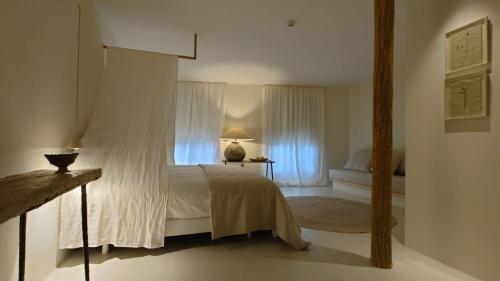 Deluxe Double Room Mallorca with king-size bed