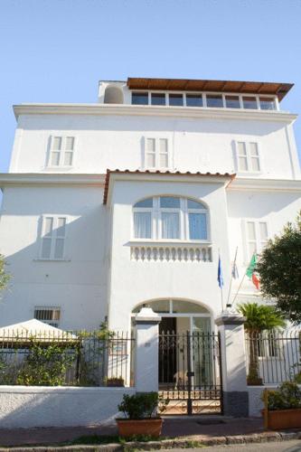 Studio (2 Adults)