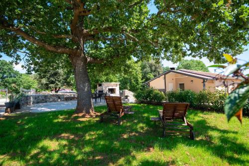 Old Oak Holiday House