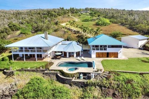 Luxe Designer Home, Best 180 Ocean View, Hot Tub & Pool estate