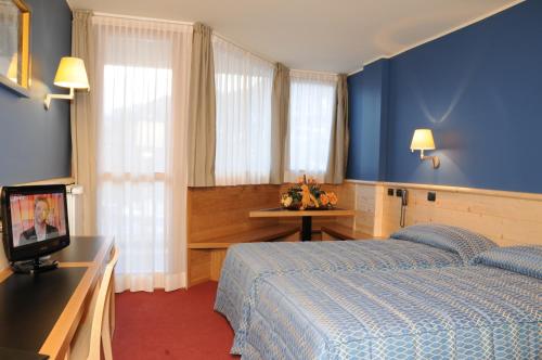 2 twin beds