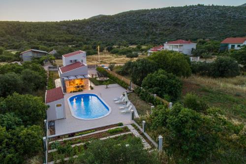 Villa Loni Trogir Marina with pool 55 m2 - 3 E-bike free use - Accommodation - Marina