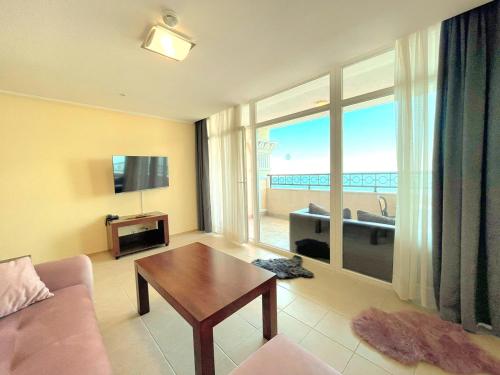 "Красавиците тъмнокоси" Sunset Resort Pomorie in Pomorie