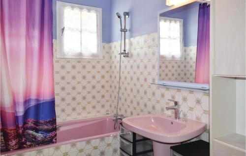 Μπάνιο, Holiday home Rue Des Ecoles in Πλεστίν Λε Γκρέβ