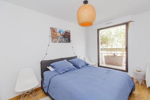 Bright 37m For 2 With Balcony In Paris! - image 4