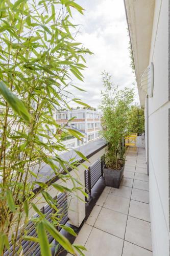 Bright 37m For 2 With Balcony In Paris! - image 3