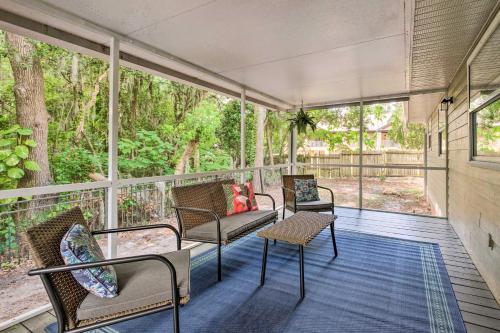 Cozy Ocala Home with Porch Less Than 1 Mi to Downtown! in 奥卡拉东南