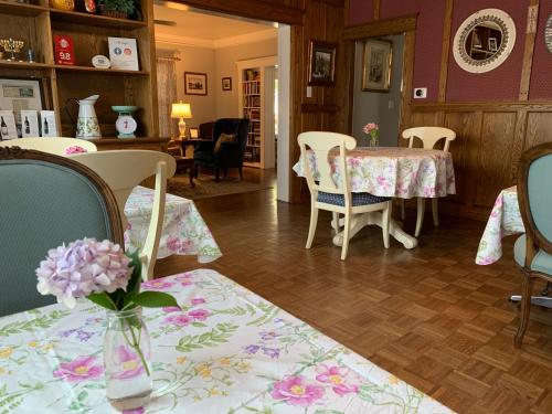 Bordeaux Inn Lodi - image 8