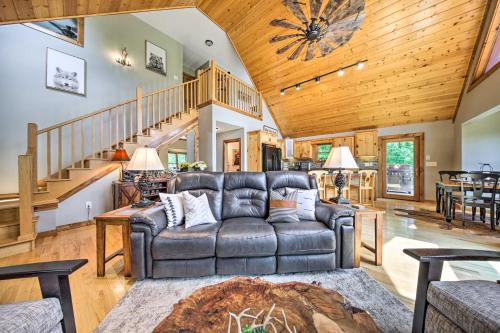 Spacious Murphy Chalet with Hot Tub Mtn Views! in Salem, USA
