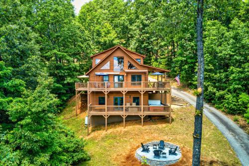 Spacious Murphy Chalet w/ Hot Tub: Mtn Views! - Ocoee River, GA