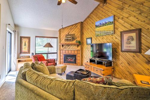 Cozy Pagosa Springs Townhome with Patio! in Pagosa Springs, USA