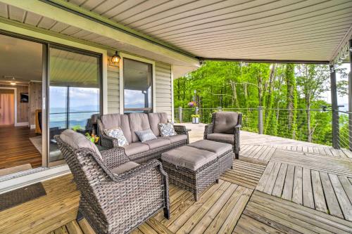 Mtn Treehouse with Fire Pit, Breathtaking Views