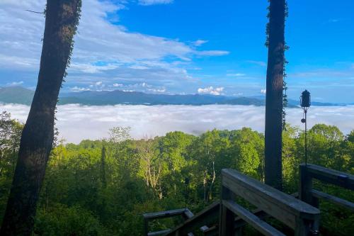 Mtn Treehouse with Fire Pit, Breathtaking Views