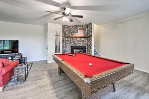 Huge Blairsville Cabin Game Room and Mtn View!