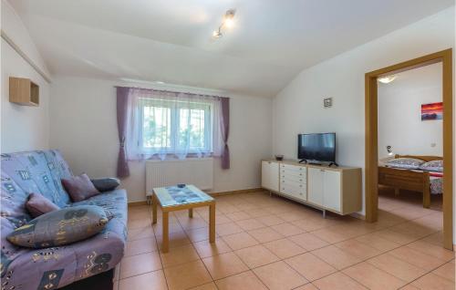 1 Bedroom Cozy Apartment In Jadranovo