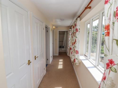 Pheasant Cottage BURFORD - image 7