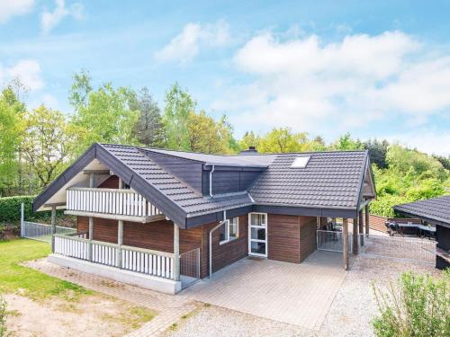 Five-Bedroom Holiday home in Fårvang 1 - main image