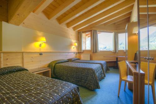 Standard Triple Room with Mountain View