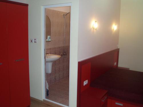 Mania Guest House - image 5