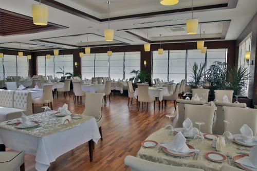 Restaurant, Gashalti Health Hotel Naftalan in Naftalan