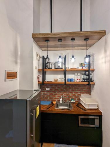 Kitchen, Budget 1BR Loft Apartment in Cainta Cambridge Village in San Andres