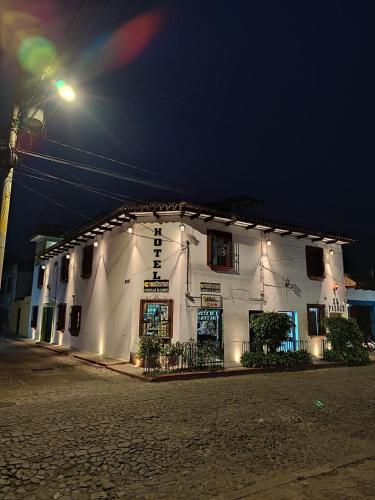 Hotel El Pasaje, Antigua Guatemala