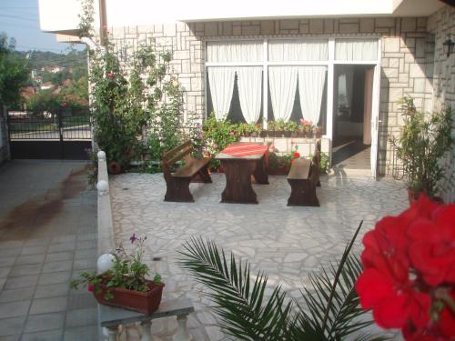 Dārzs, Mania Guest House in Kalofer
