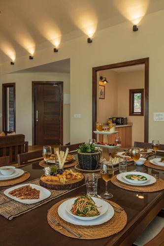 Food and beverages, SaffronStays Yahvi Waters By Kosha Villas, Pawna in Kolechafesar