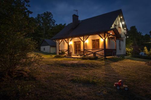 Zakamarek- dom z ogrodem Góry Świętokrzyskie bez sąsiadów, las, 10 osób na wyłączność - Lechów