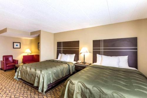 Norwood Inn & Suites Milwaukee