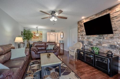 Vista Verde East 5-137, 2 Bedroom, Sleeps 6, Heated Pool, Spa, Ground Floor in St Petersburg, USA