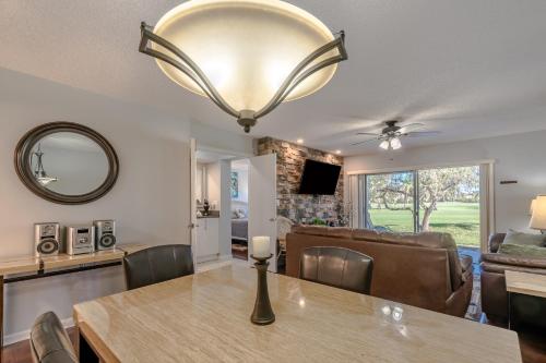 Vista Verde East 5-137, 2 Bedroom, Sleeps 6, Heated Pool, Spa, Ground Floor in St Petersburg, USA
