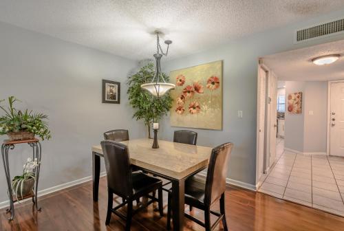 Vista Verde East 5-137, 2 Bedroom, Sleeps 6, Heated Pool, Spa, Ground Floor in St Petersburg, USA